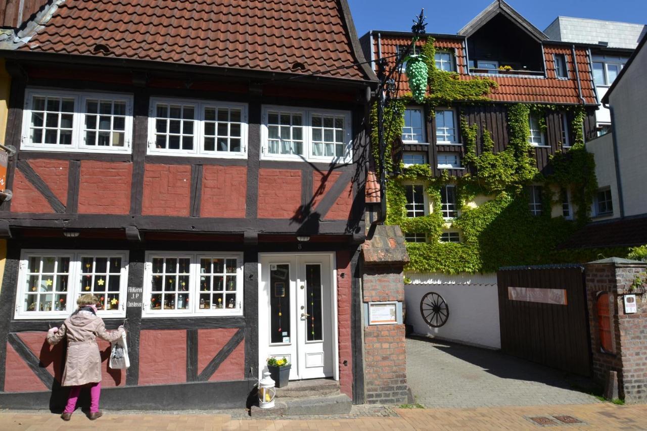 Fewo1846 - Villa Windschief - Uriges Fachwerkhaus Auf 3 Ebenen Mit Garten Im Stadtzentrum Flensburg Bagian luar foto